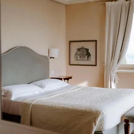 Relais Dei Poderi Einaudi فندق دولياني