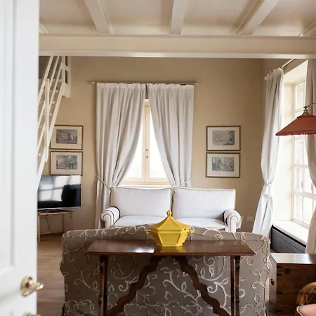 فندق Relais Dei Poderi Einaudi دولياني