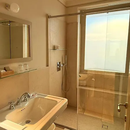Relais Dei Poderi Einaudi فندق دولياني