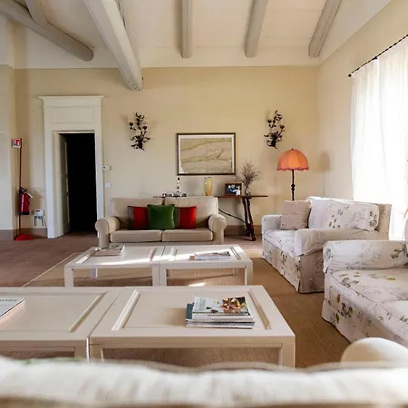 Relais Dei Poderi Einaudi 4* دولياني