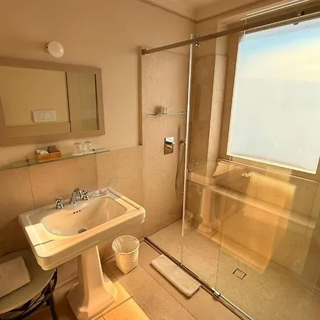 Hotel Relais Dei Poderi Einaudi 4*