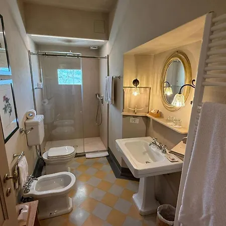 Relais Dei Poderi Einaudi دولياني