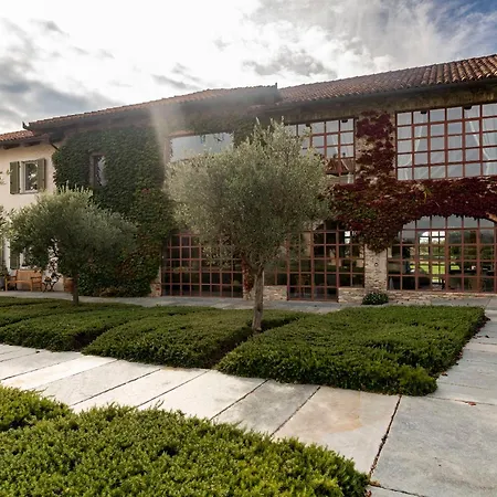 فندق Relais Dei Poderi Einaudi دولياني