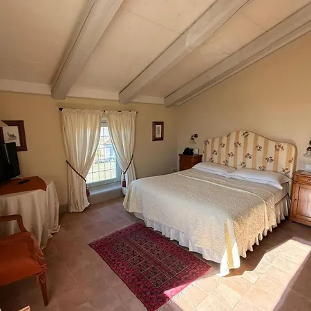 فندق Relais Dei Poderi Einaudi