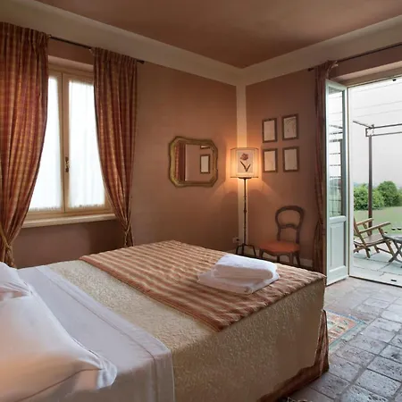 Relais Dei Poderi Einaudi Hotel