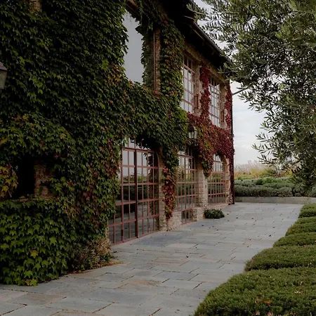 فندق Relais Dei Poderi Einaudi دولياني